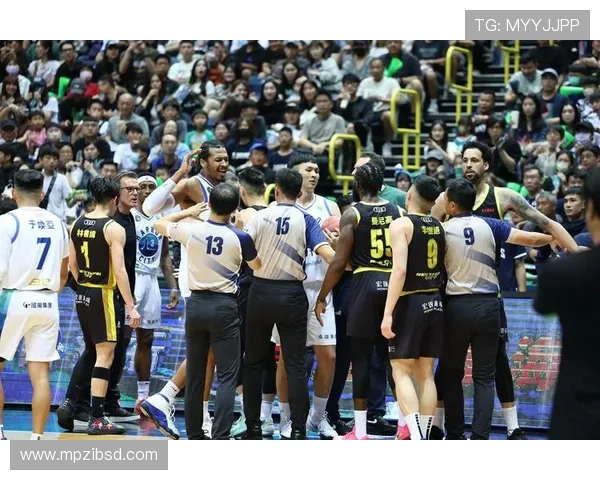 激情碰撞攻防博弈一场篮球比赛的全景式复盘与启示成长精神与团队战术亮点 - 副本 - 副本 - 副本 - 副本