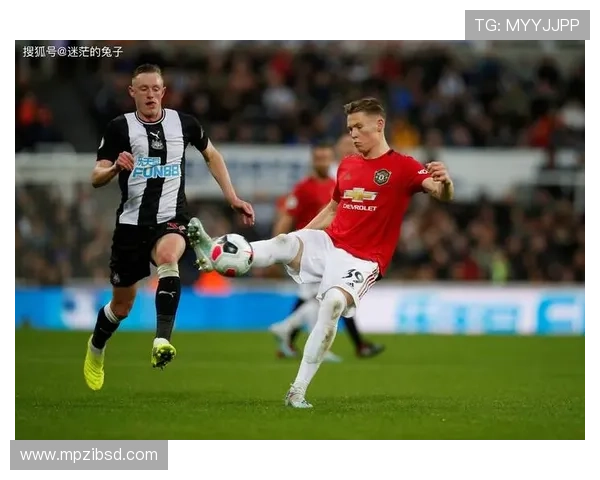 英超最新动态 曼联复苏势头强劲 曼城逆袭争冠势不可挡 英超最新动态 曼联复苏势头强劲 曼城逆袭争冠势不可挡